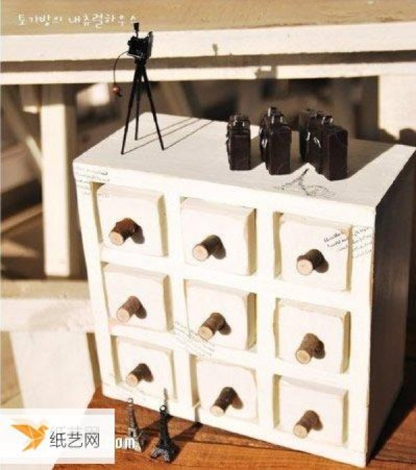 Use woodworking and iron cans to hand-make personalized storage cabinets with many categories