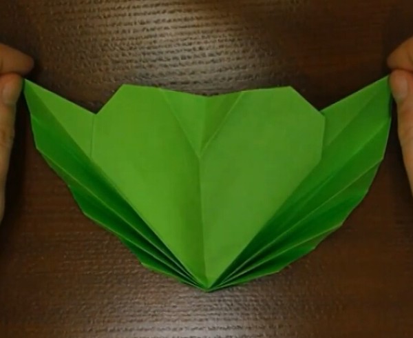 Origami video tutorial for simple and creative origami hearts for Valentines Day