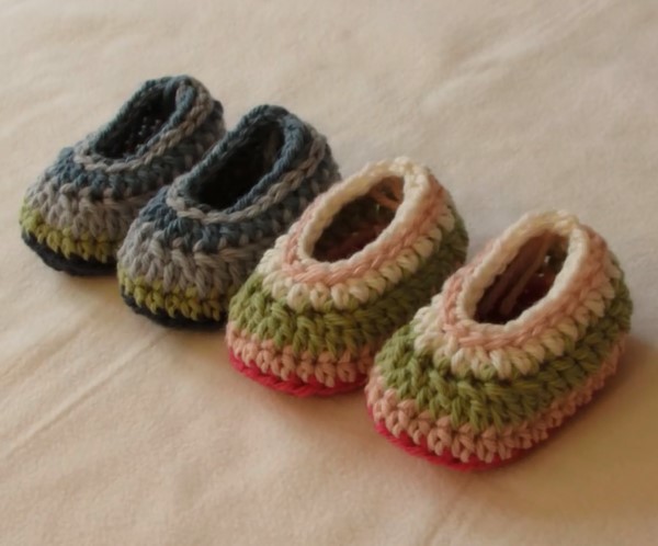 Handmade tutorial for crocheting simple baby shoes