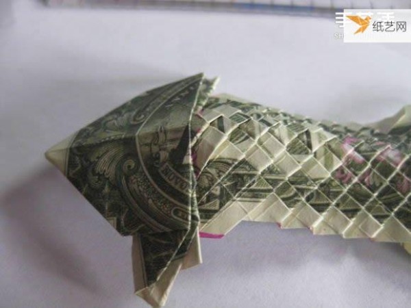 How to fold paper carp using dollars