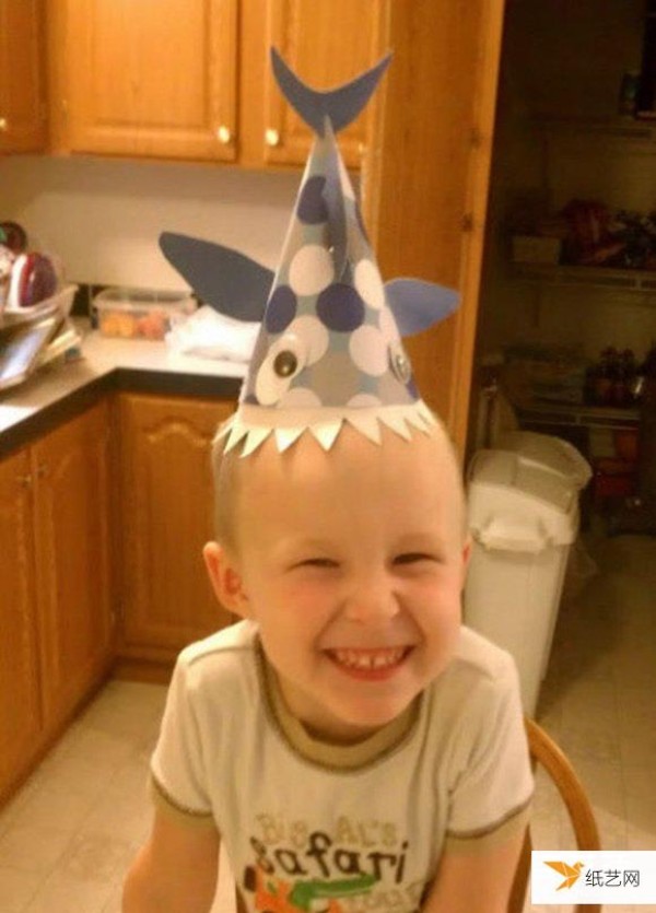 Tutorial on how to make homemade children’s shark hats for kindergarten children