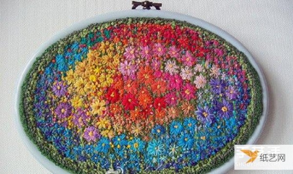 Pictures of hand-embroidered embroidery in the embroidery studio that intoxicate people with the blossoming patterns