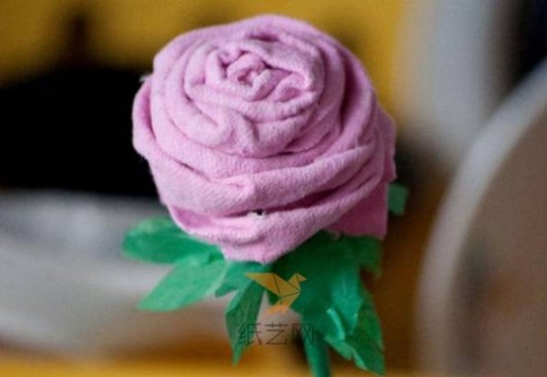 Illustrated tutorial for hand-making fabric roses