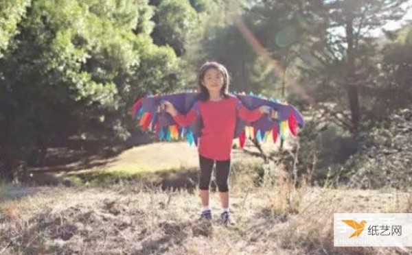 Tutorial on how to use cardboard to make colorful childrens feather wings