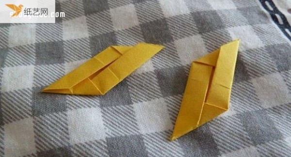 Illustrated tutorial on how to fold origami bracelets by hand