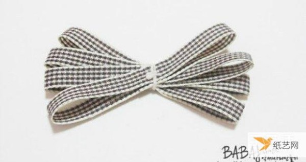 Super simple step-by-step tutorial for making ribbon bow hair accessories and hairpins