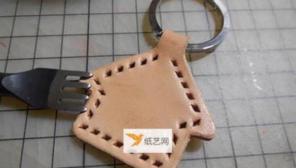 How to make your own leather keychain