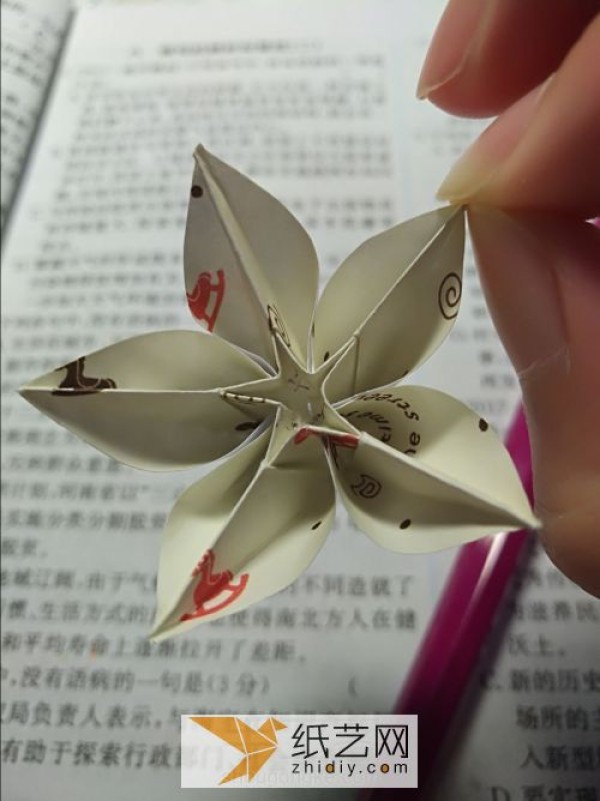 Tutorial on how to make beautiful origami carambola flowers for New Year origami