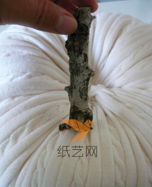 Tutorial on reusing old sweaters to make Halloween pumpkins