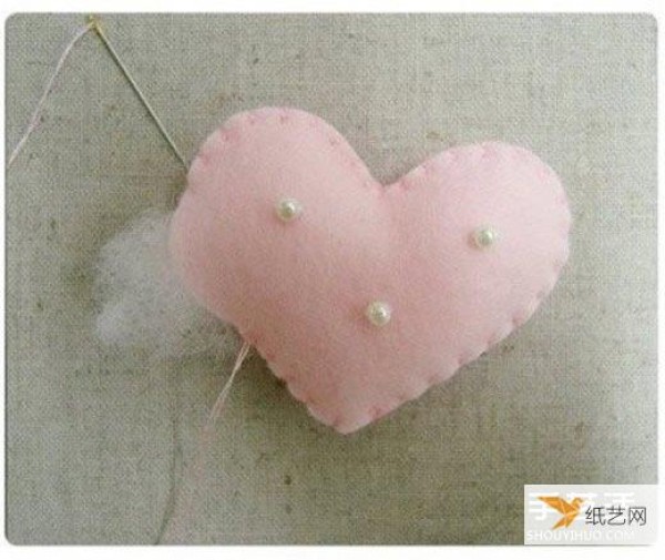 Handmade illustrated tutorial for beautiful heart fabric hangings for weddings