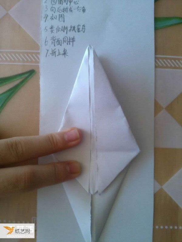 Step-by-step illustration of how to use origami to fold a cute grand piano