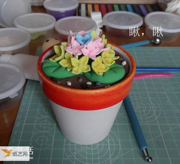 Illustrated step-by-step tutorial on making flowers using ultra-light clay