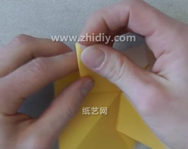 Tutorial on how to make a three-dimensional origami duck