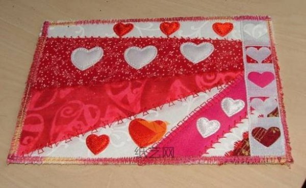 Tutorial on making sweet Valentine’s Day fabric postcards