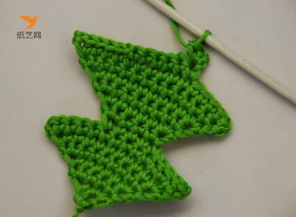 Crochet Christmas tree making tutorial illustration