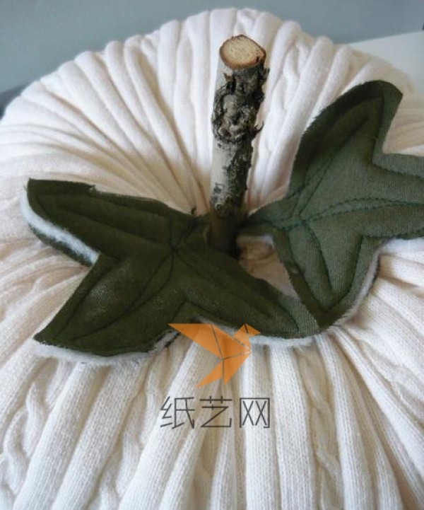 Tutorial on reusing old sweaters to make Halloween pumpkins