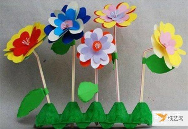 Tutorial on how to make paper-cut flowers for toddlers that looks very simple