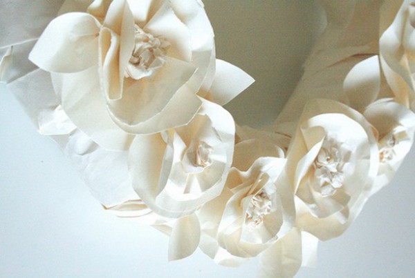 Simple paper rose wreath handmade DIY illustrated tutorial