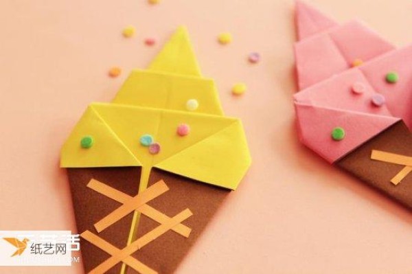 Simple and cute illustration of how to fold ice cream for children