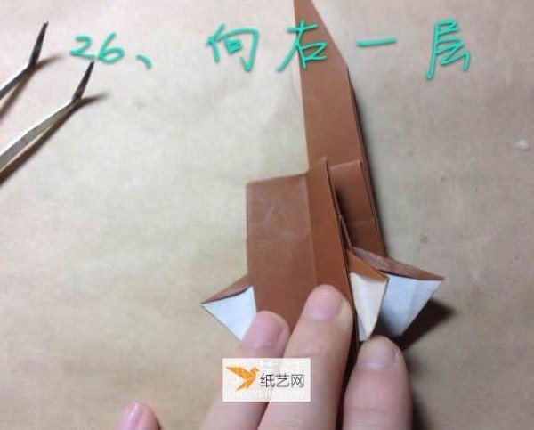 Tutorial on how to fold a wooden horse using origami