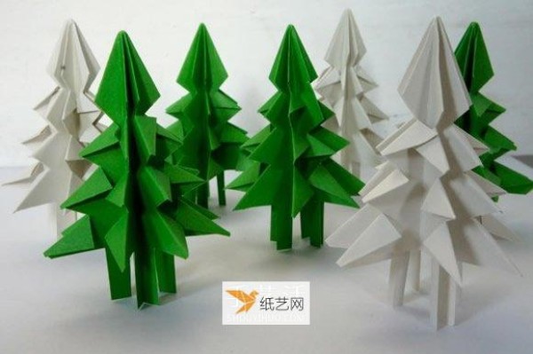 Illustration of how children fold a three-dimensional Christmas tree