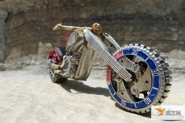 Pictures of handmade works using old watches to transform motorcycle models