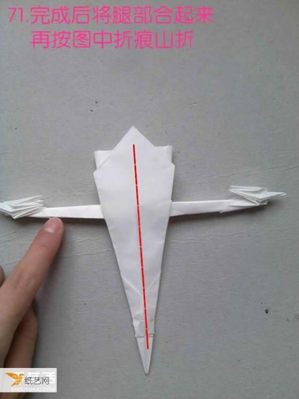 Detailed method and illustrated steps of folding a three-dimensional egret using origami