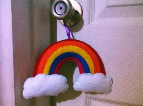 DIY tutorial for cute rainbow cloud Christmas gifts made from non-woven fabrics