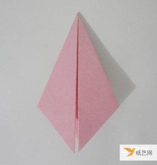 Illustrated tutorial on how to fold a peach using origami by hand