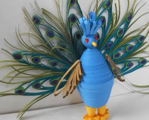 Tutorial on how to make exquisite handmade three-dimensional paper peacocks