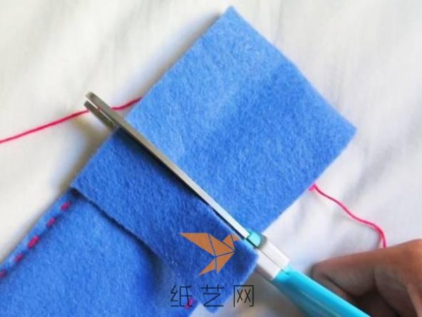 Tutorial on making a simple pencil case from non-woven fabric