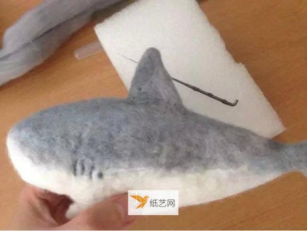 How to make a personalized wool felt shark key bag