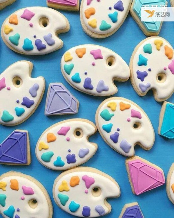 Appreciate the pictures of slightly cute frosted biscuits that will make you reluctant to eat them