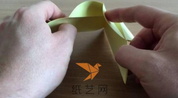 A step-by-step tutorial on how to make an origami peace dove