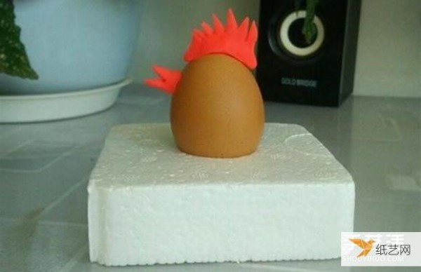 An illustrated tutorial for kindergarten children to use plasticine to make a little rooster by hand