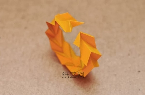 Illustrated tutorial for making an origami bracelet