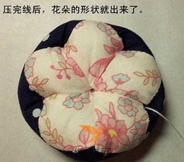 Christmas handmade fabric flower-shaped cushion making tutorial