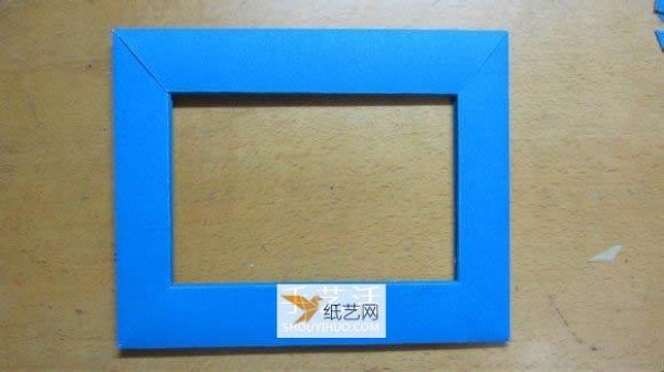 Illustration of how to make your own personalized paper photo frame