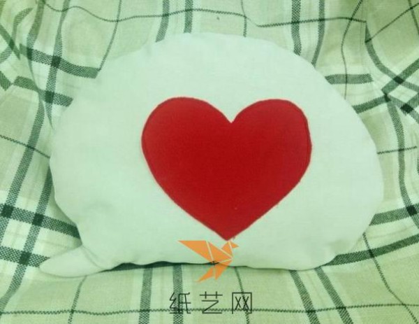 Tutorial on making a heart-shaped message pillow for Valentine’s Day gift