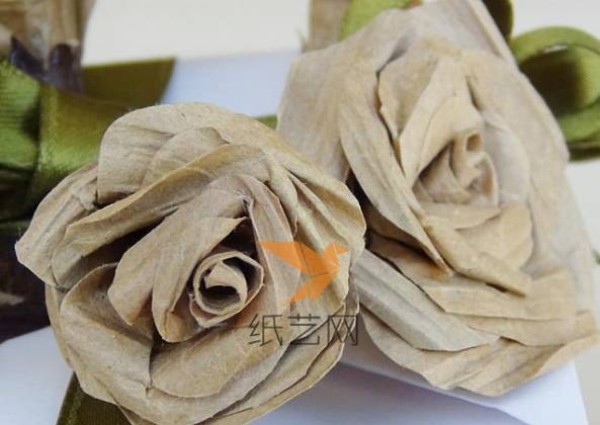 Turn waste into treasure and use packaging bags to make Christmas gifts, paper roses and decorative flowers DIY tutorial