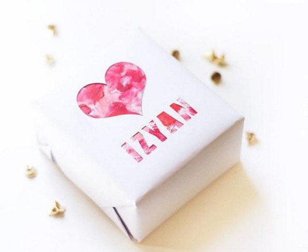 Tutorial on making simple and beautiful paper carvings for Valentine’s Day gift packaging