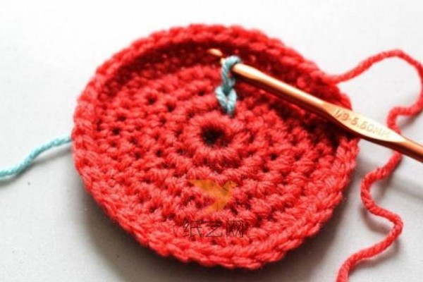 Tutorial on making beautiful crochet coasters as a New Year gift