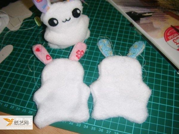 Illustration of a personalized plush rabbit puppet handmade using felt cloth