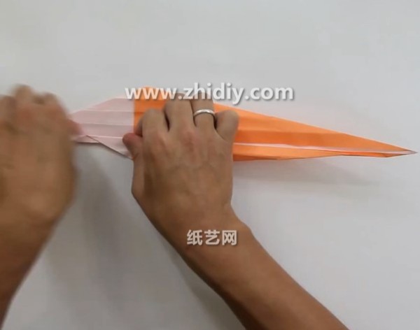 Video tutorial on how to fold a simulated origami sword