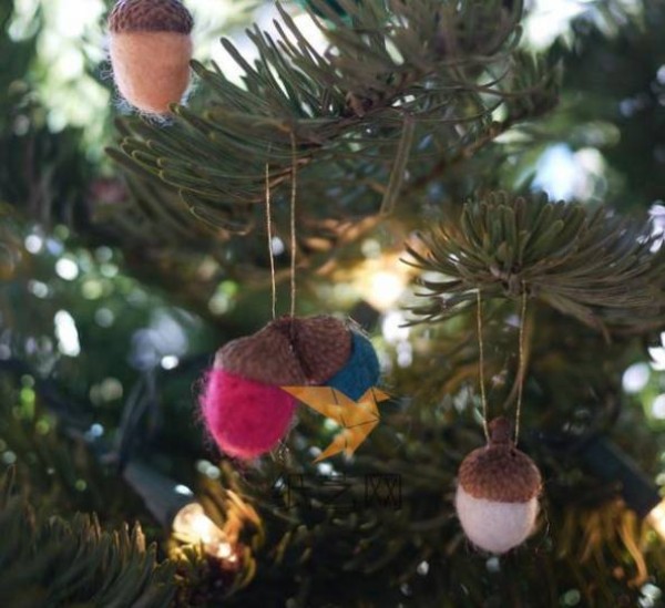 Tutorial on how to make an adorable wool felt acorn Christmas tree decoration