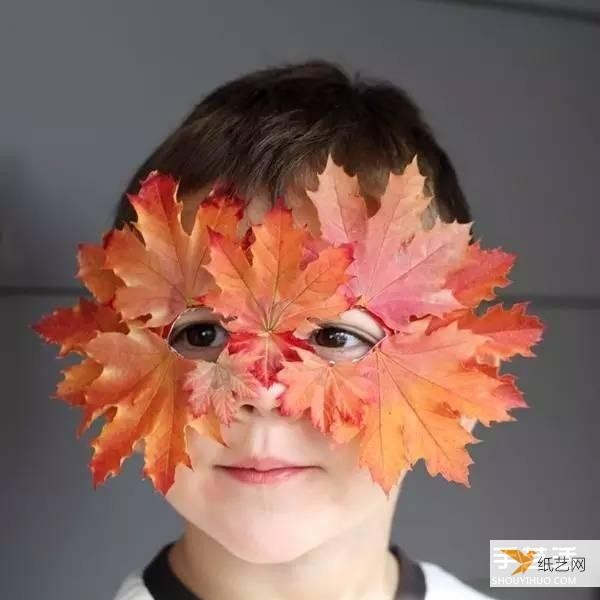 Kindergarten students make simple handmade masks using leaves