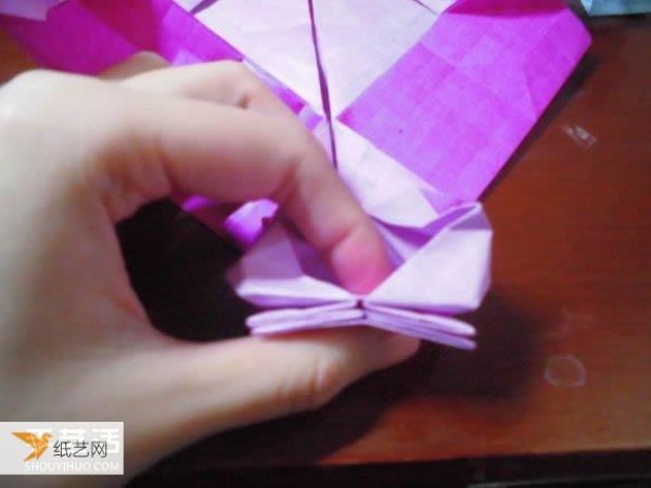 Very creative step-by-step illustration of Dielianhua heart origami