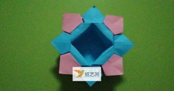 Four-step illustration of folding an octagonal flower basket using origami