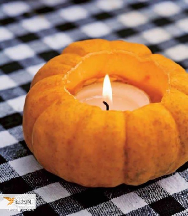 Very personalized Halloween pumpkin lantern making tutorial pictures