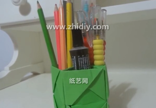 Simple origami making tutorial for handmade pen holder